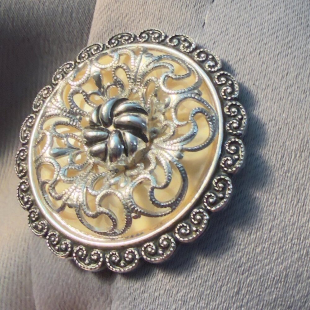 Scarf Clip W Germany Filigree Lucite Round Vintage Silver Tone 1.5” - Picture 3 of 9